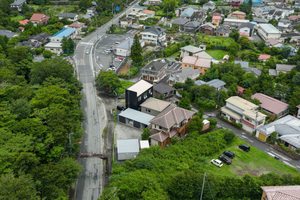 物件名:グラウドガレージ箱根仙石原
所在地:神奈川県足柄下郡箱根町仙石原1113-7
設備:
・ALSOKホームセキュリティ完備
・100Vコンセント・室内照明・換気扇
賃料:42,900円
礼金:1ヶ月
信用保証料:1ヶ月