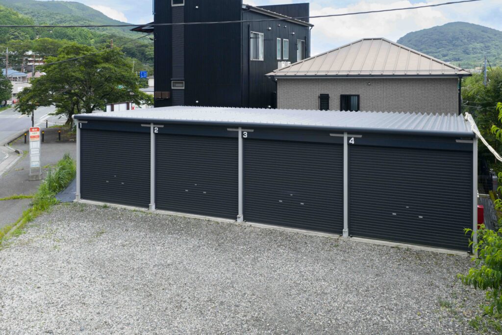 物件名:グラウドガレージ箱根仙石原
所在地:神奈川県足柄下郡箱根町仙石原1113-7
設備:
・ALSOKホームセキュリティ完備
・100Vコンセント・室内照明・換気扇
賃料:42,900円
礼金:1ヶ月
信用保証料:1ヶ月