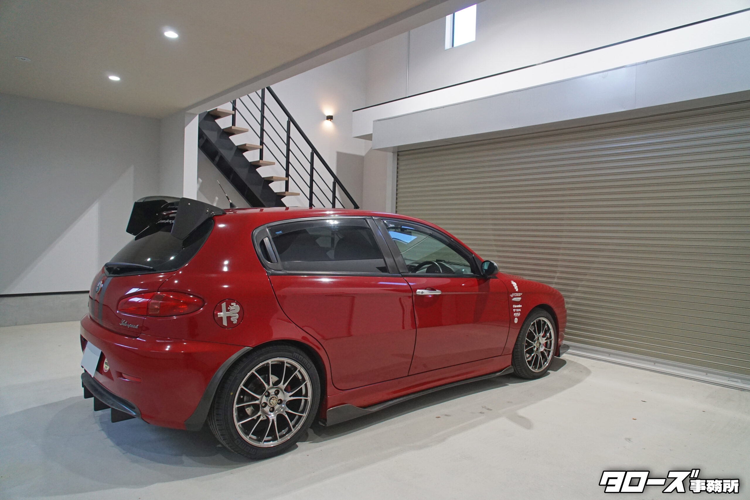 物件名：HONGO BASE（本郷ベース）
所在地：名古屋市名東区社が丘３丁目１４１６
最寄駅：名古屋市営地下鉄 東山線 本郷駅
タイプ：ガレージハウス（倉庫・事務所）
構　造：木造２階建
築年月：2025年10月