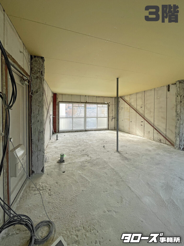 物件名：ALBA GARAGE白壁北
所在地：名古屋市北区大杉1丁目21-8
最寄駅：名鉄瀬戸線 尼ケ坂駅 徒歩1分
タイプ：事務所・テナント（３階）
構　造：鉄骨造 地上3階
築年月：1978年8月