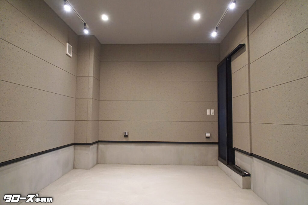物件名：Chateau Mimi Garage（シャトーミミ）
所在地：名古屋市瑞穂区亀城町５丁目
最寄駅：桜通線 桜山駅 or 瑞穂区役所駅
タイプ：賃貸ガレージ（合計２区画）