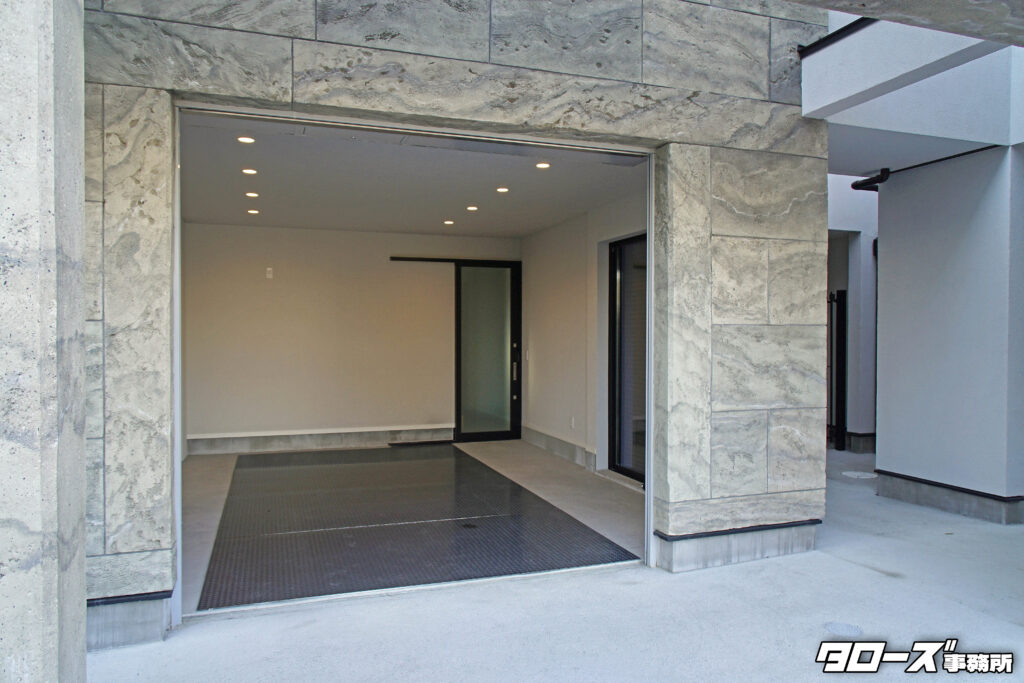 物件名；LienteⅡ（リエンテ2）
所在地：名古屋市中川区八田町1002番
最寄駅：JR関西本線 八田駅 徒歩5分
タイプ：ガレージハウス（事務所・テナント相談可）
竣　工：2025年3月
面　積：１階40.16㎡ ２階38.51㎡　３階 32.71㎡