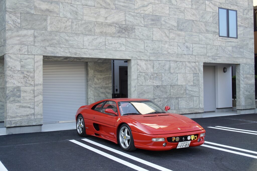 物件名；LienteⅡ（リエンテ2）
所在地：名古屋市中川区八田町1002番
最寄駅：JR関西本線 八田駅 徒歩5分
タイプ：ガレージハウス（事務所・テナント相談可）
竣　工：2025年3月
面　積：１階44.72㎡ ２階40.89㎡　３階 32.76㎡