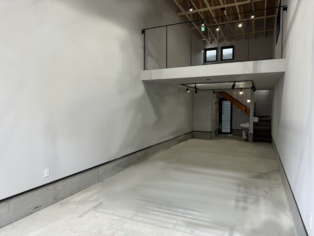 物件名；Garad2（ガレード2）
所在地：名古屋市中川区島井町116番
名古屋高速：千音寺IC
東名阪：名古屋西IC　
名二環：大治南、千音寺南IC
タイプ：ガレージ付き事務所・テナント
竣　工：2023年