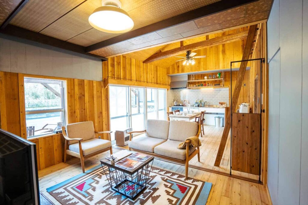 物件名:Kona House(コナハウス)
所在地:愛知県江南市東野町鐘鋳山77番地
最寄駅:名鉄犬山線・江南駅
タイプ:木造平屋建(3LDK)
※フルリノベーション物件です。