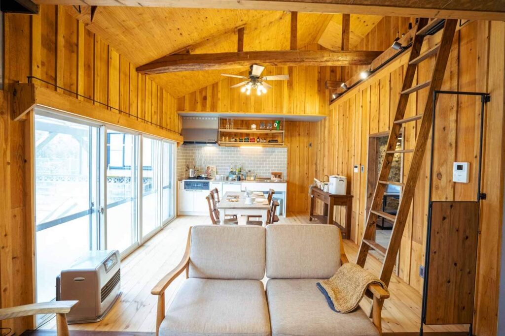物件名:Kona House(コナハウス)
所在地:愛知県江南市東野町鐘鋳山77番地
最寄駅:名鉄犬山線・江南駅
タイプ:木造平屋建(3LDK)
※フルリノベーション物件です。