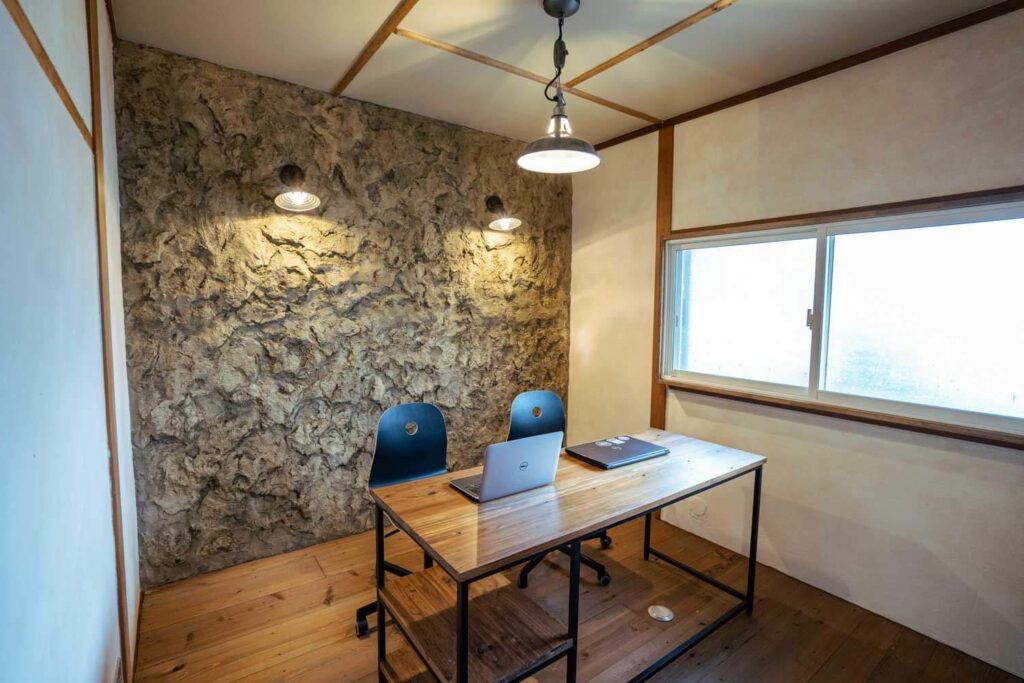 物件名:Kona House(コナハウス)
所在地:愛知県江南市東野町鐘鋳山77番地
最寄駅:名鉄犬山線・江南駅
タイプ:木造平屋建(3LDK)
※フルリノベーション物件です。