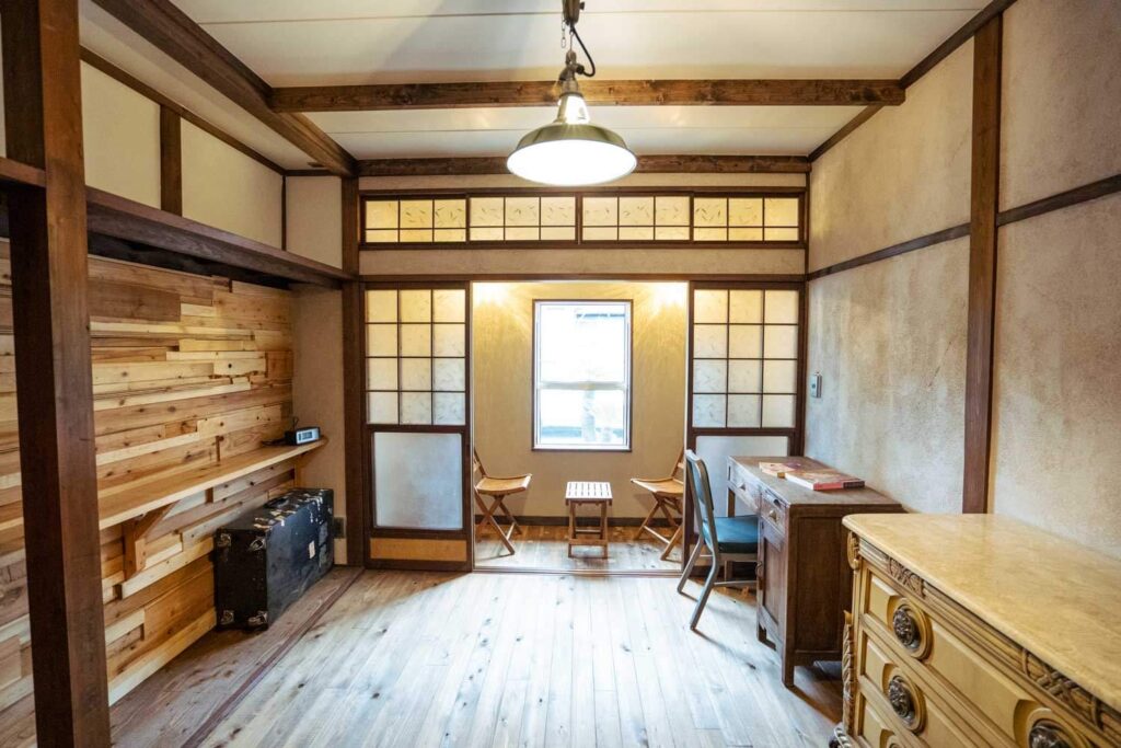物件名:Kona House(コナハウス)
所在地:愛知県江南市東野町鐘鋳山77番地
最寄駅:名鉄犬山線・江南駅
タイプ:木造平屋建(3LDK)
※フルリノベーション物件です。