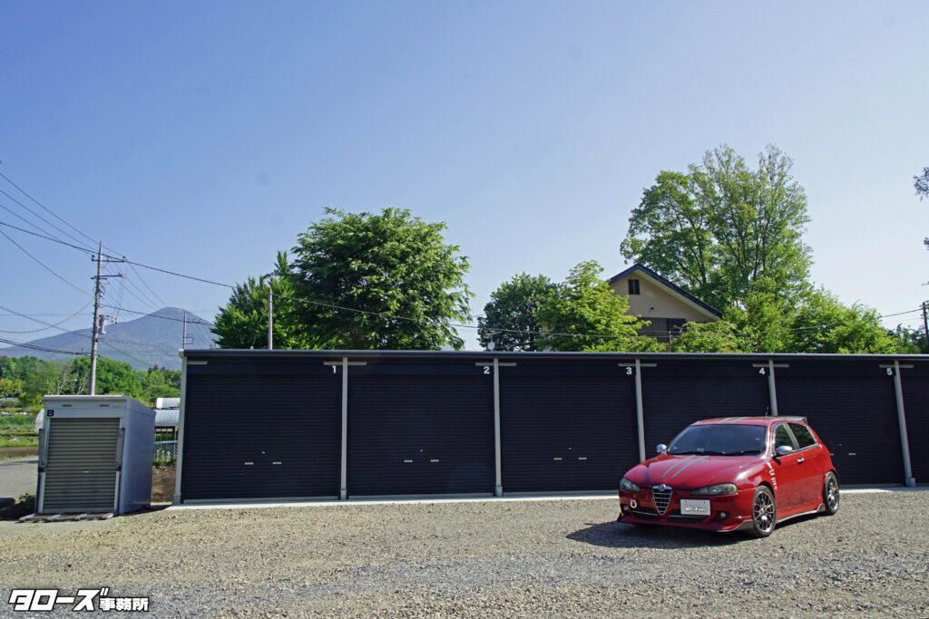 物件名:GROUD GARAGE 小淵沢Ⅲ
所在地:山梨県北杜市長坂町大井ヶ森字手白尾1176-2
サイズ: 幅2.73m × 奥行5.48m × 高さ2.13m
利用開始日:2026年6月1日~
募集区画:2番・3番
総戸数: 6区画
設備:
・ALSOKホームセキュリティ完備
・100Vコンセント・換気扇
・室内照明・天井防滴仕様