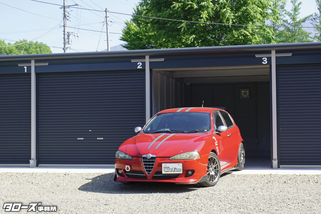 物件名:GROUD GARAGE 小淵沢Ⅲ
所在地:山梨県北杜市長坂町大井ヶ森字手白尾1176-2
サイズ: 幅2.73m × 奥行5.48m × 高さ2.13m
利用開始日:2026年6月1日~
募集区画:2番・3番
総戸数: 6区画
設備:
・ALSOKホームセキュリティ完備
・100Vコンセント・換気扇
・室内照明・天井防滴仕様