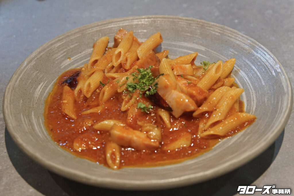 店舗名：TRATTORIA CUORE
　　　　（トッラットリア・クオーレ）
所在地：名古屋市千種区松軒1-9-10 山田ハイツ 1F
最寄駅：地下鉄東山線・桜通線 今池駅
バス停：名古屋市営バス 都通一丁目

・Lunch 11:30～14:00 (L.O.13:30)
・Dinner 
　火～土 18:00～22:00 (L.O.21:00)
　日曜日 14:00～17:00 (L.O.16:00)
・定休日：月曜日

※カジュアルに楽しむイタリアンとワインのお店
※２０２６年7月10日グランドオープン。

※タローズ事務所（テナント仲介）